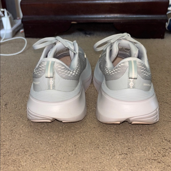 Saucony guide 18 Women's Light Gray Athletic Shoes - Picture 4 of 5